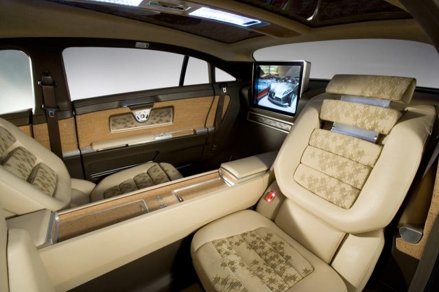 Mercedes-Benz-F700-Concept-interior-9-lg.jpg, 139 KB